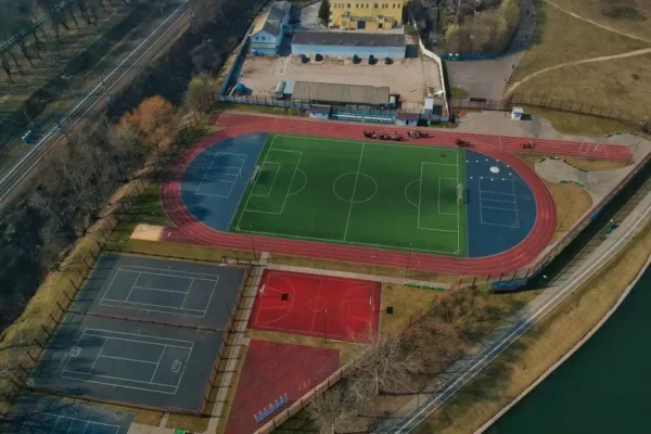 Modernizacja Orlika w Kolumnie: nowy plac zabaw i oświetlenie LED