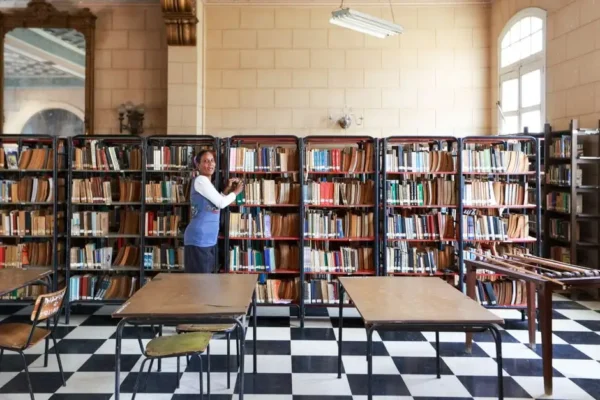 Biblioteka w Łasku żartuje: „Nie martwcie się, to tylko filmik”