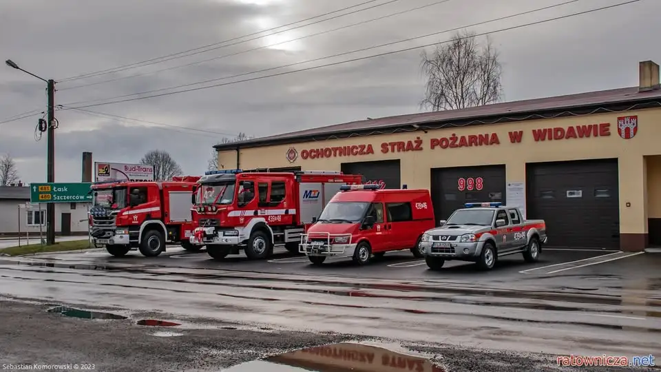 Strażacy z OSP Widawa ćwiczyli dowożenie wody do lasu