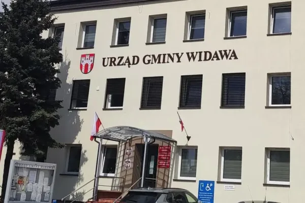 Postęp prac nad infrastrukturą OZE w gminie Widawa – ponad połowa zadań odebrana