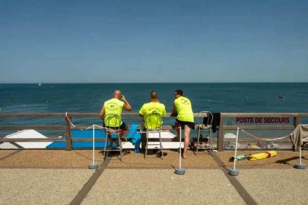 Letni Patrol Zajączka w Łasku – ostrzeżenie dla plażowiczów