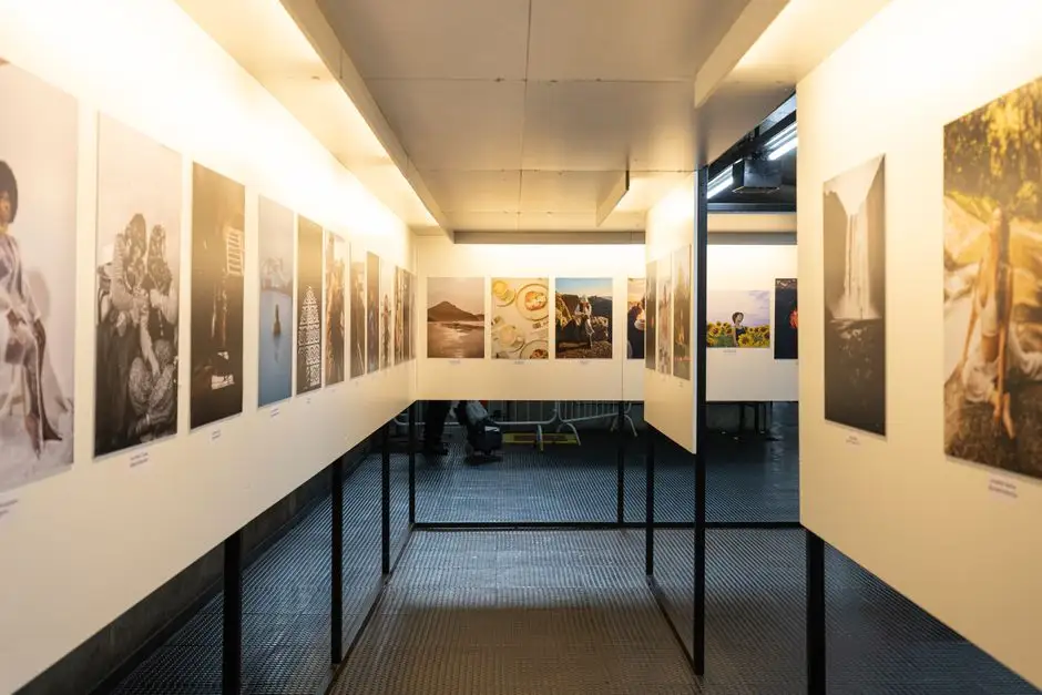 Wystawa fotografii Grażyny Dębowskiej w bibliotece w Łasku