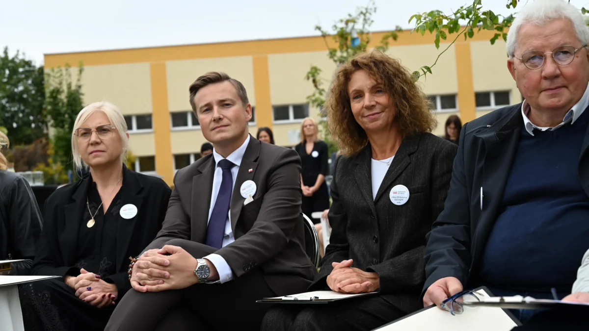 Narodowe Czytanie w Łasku: „Dziady” Mickiewicza w Ogrodzie Różanym